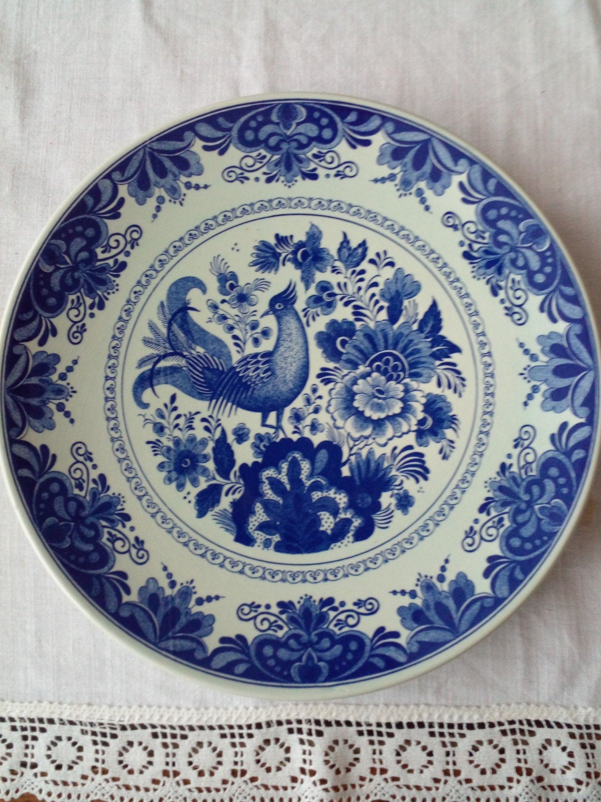Delfts Blauw Chemketa sierbord met pauw en bloemen, Ophalen of Verzenden