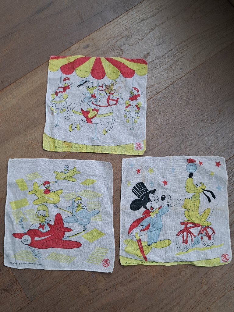Vintage Walt Disney katoenen zakdoeken, Verzamelen, Ophalen of Verzenden, Donald Duck, Gebruikt, Kleding of Textiel