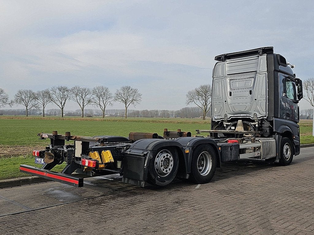 MERCEDES-BENZ ACTROS 2645 6x2 retarder, Auto's, Automaat, Euro 6, Zwart, Mercedes-Benz