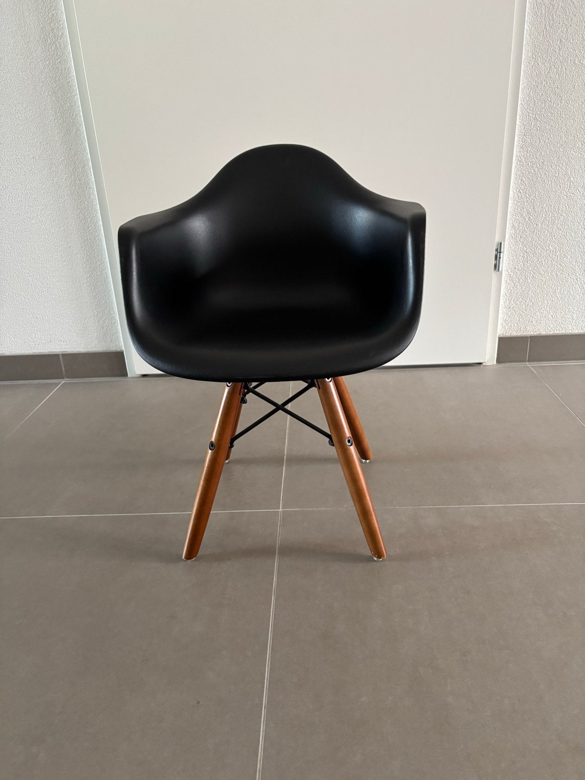 Eames replica kinderstoel - Zwart met houten poten, Ophalen, Gebruikt, Overige typen