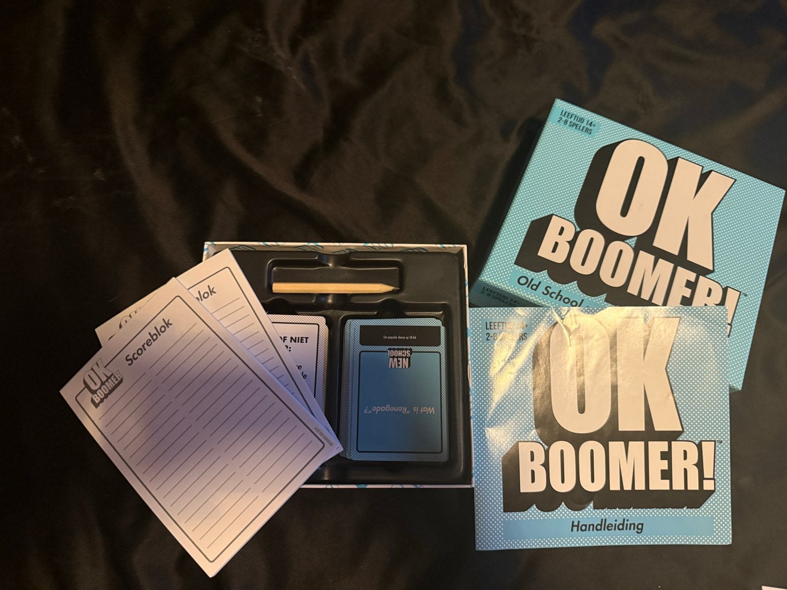 OK Boomer! Old School Gezelschapsspel, Drie of vier spelers, Ophalen of Verzenden, Zo goed als nieuw