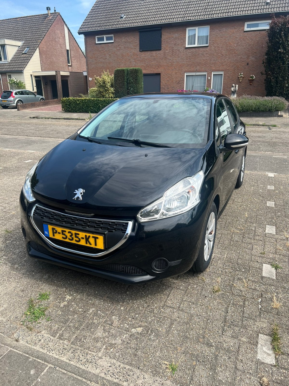 Peugeot 208 1.0 VTI 68PK 5-D 2015 Zwart NIEUWE APK EN BANDEN, Auto's, Voorwielaandrijving, Parkeersensor, Particulier, 3 cilinders