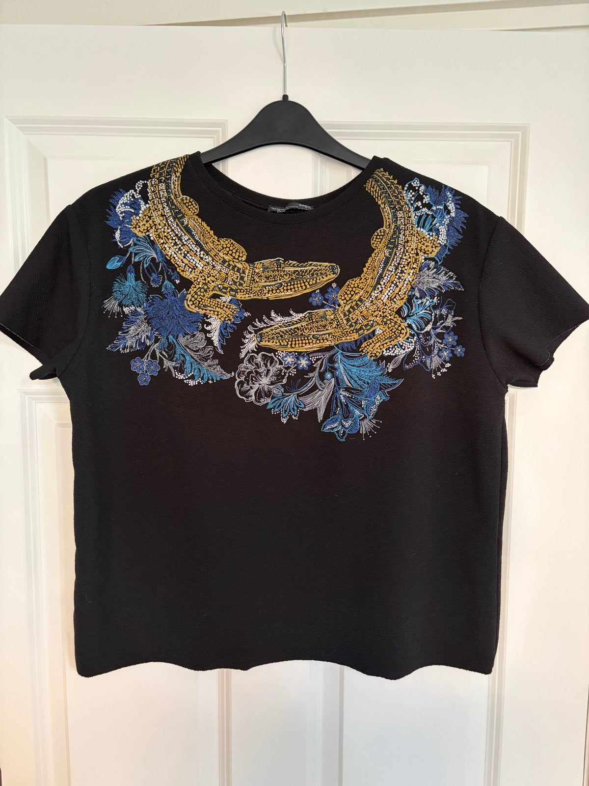 Zara zwart T-shirt met gouden krokodillen - Maat S, Kleding | Dames, Zwart, Ophalen of Verzenden, Zo goed als nieuw, Korte mouw