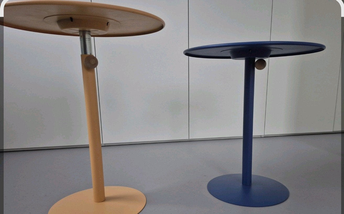 Vintage Arco Piccolo tafels, set blauw en okergeel, Huis en Inrichting, Minder dan 55 cm, Gebruikt, Metaal of Aluminium, Rond