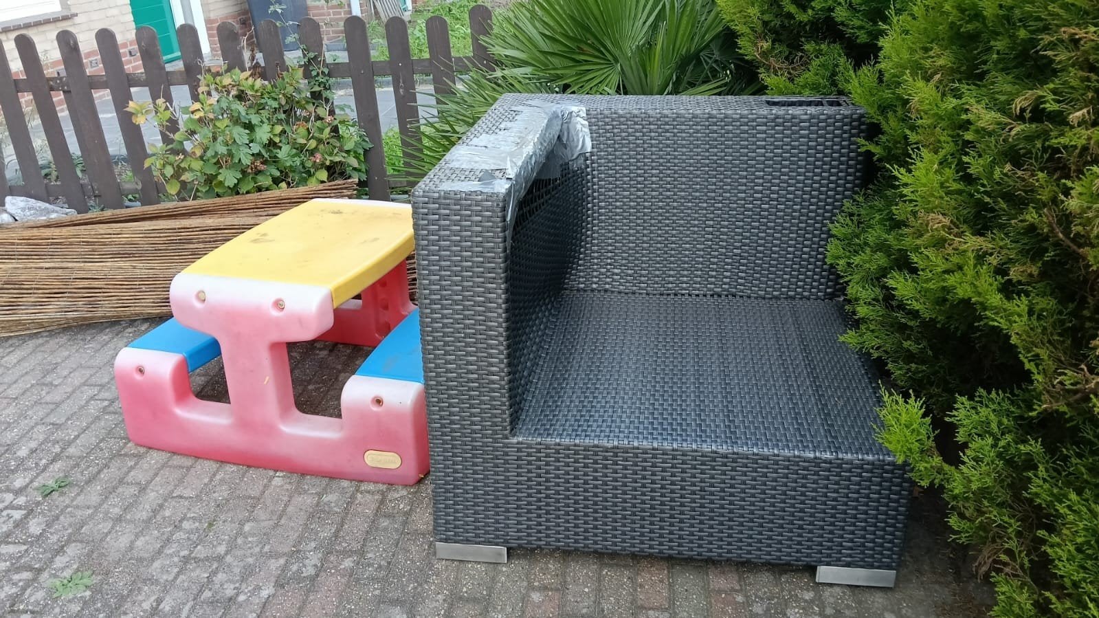gratis little tikes tafel en lounge hoek, Ophalen, Gebruikt