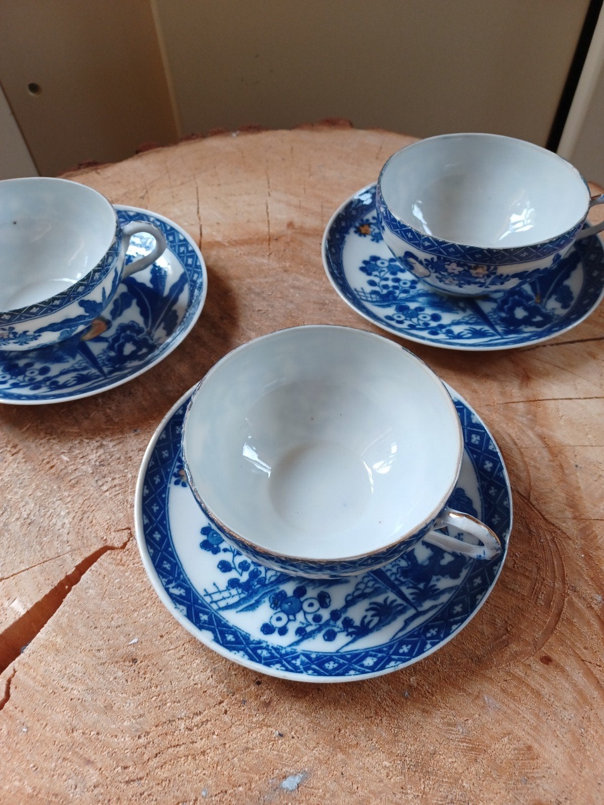 3 antieke japanse  Meiji kopjes met schotels, Ophalen of Verzenden