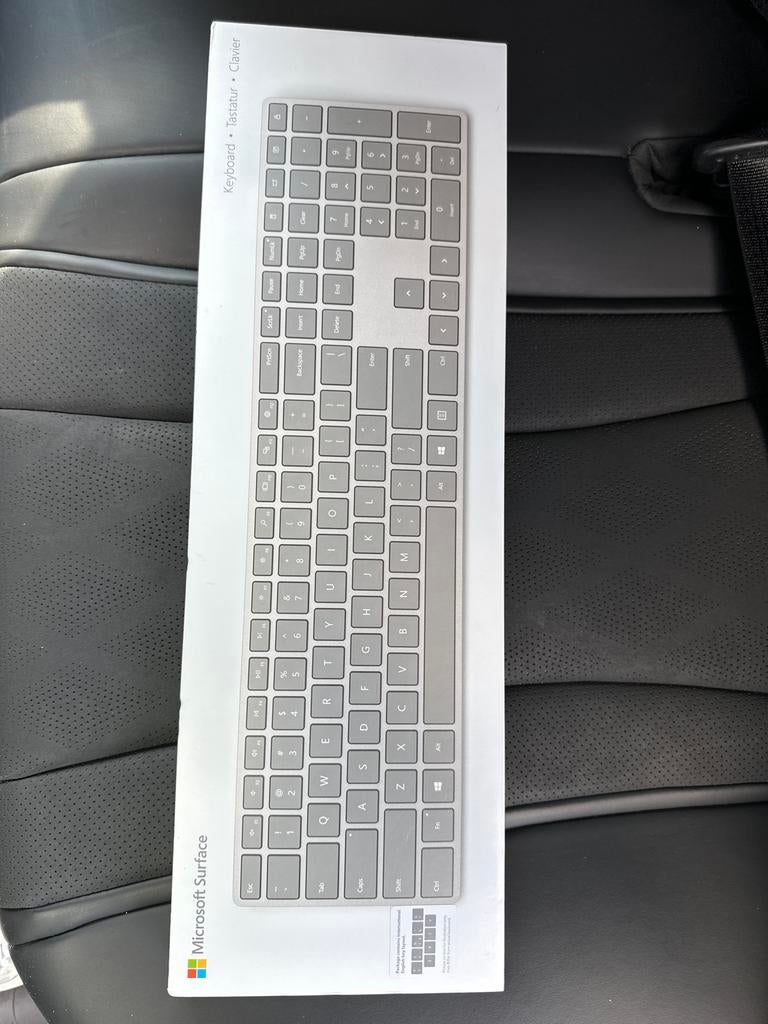 Microsoft Surface Keyboard - Nieuw in doos, Computers en Software, Ophalen, Multimediatoetsen, Nieuw, Draadloos