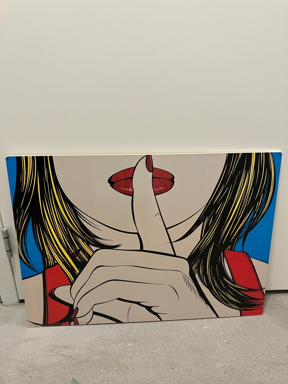 IKEA Pop Art Schilderij - Vrouw met vinger op lippen, Antiek en Kunst, Ophalen, Figuren, Hout, Print