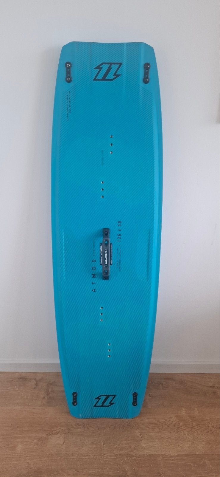 North Atmos Hybrid 136x40 (2022) - Excl. bindingen, Twintip, Kiteboard, Ophalen of Verzenden, Zo goed als nieuw