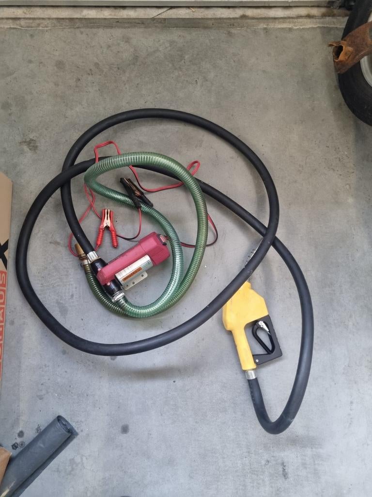 Dieselpomp 12V met handvat en slangen, Ophalen, Gebruikt