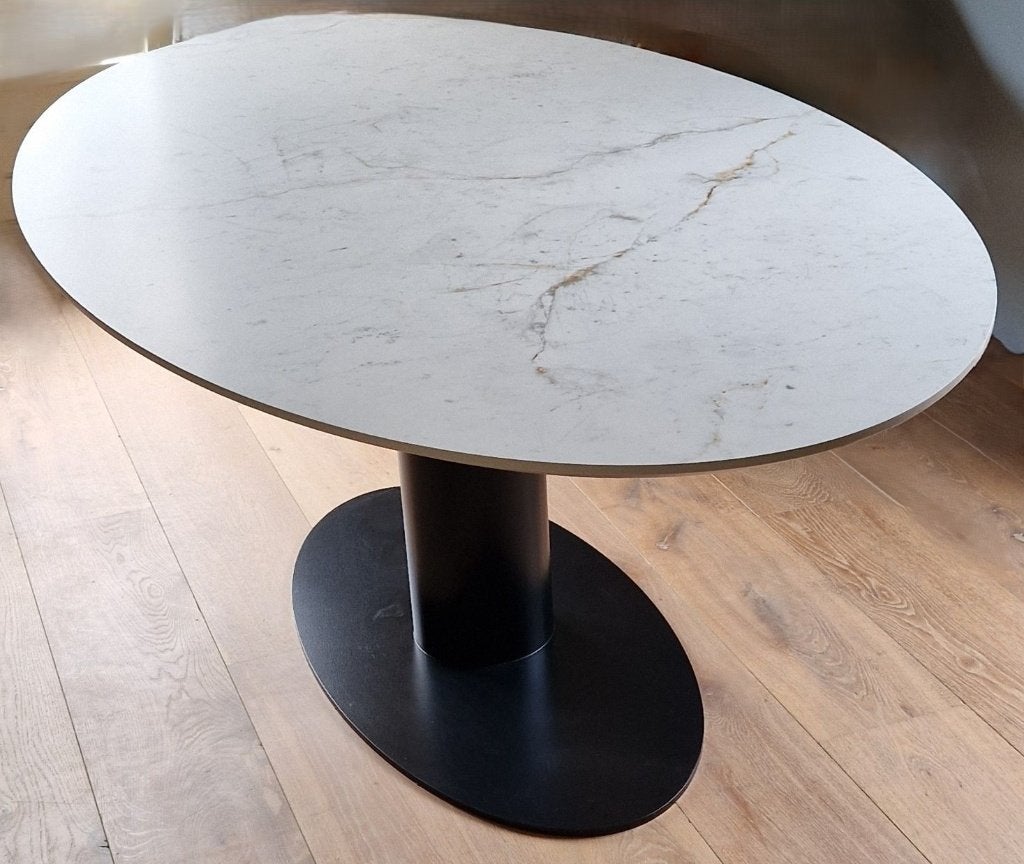 Metaform Orfis Eettafel., Ophalen, Overige materialen, 100 tot 150 cm, 200 cm of meer