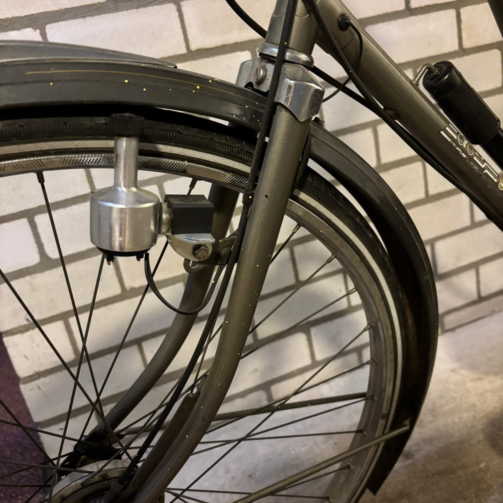 Foto 4 van Select dames stadsfiets grijs drie versnellingen rijklaar