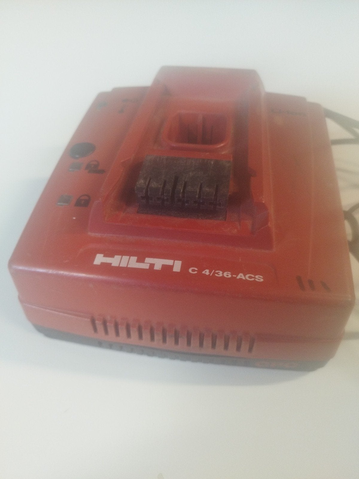 Hilti C 4/36-ACS acculader - defect, Ophalen of Verzenden, Gebruikt