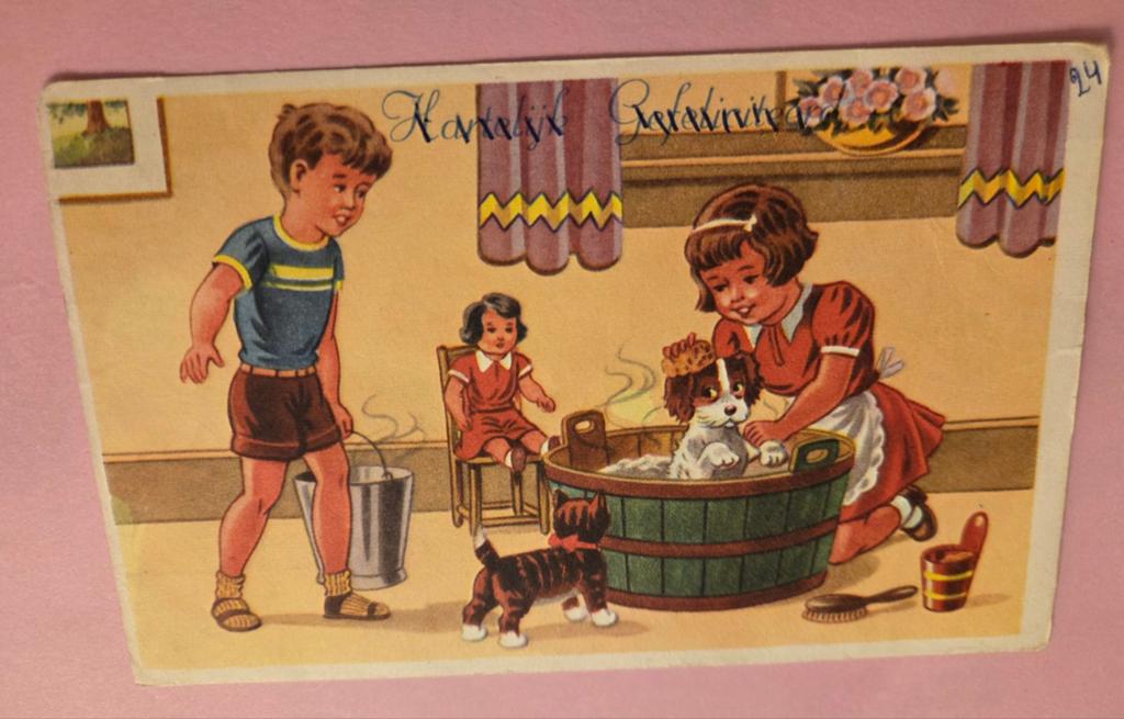 Jongen en meisje wassen hondje in houten teil, Verzenden, 1940 tot 1960, Gelopen, Kinderen