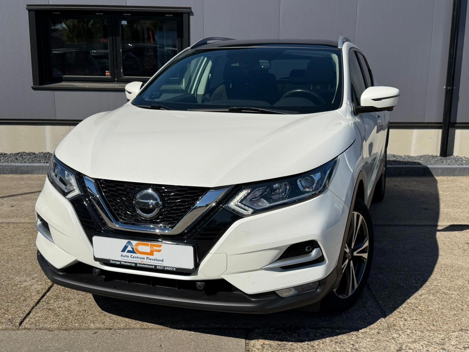 Nissan Qashqai 1.3 MHEV N-Connecta /Trekhaak / NAVI / CAMERA, Auto's, Voorwielaandrijving, Gebruikt, Zwart, 4 cilinders