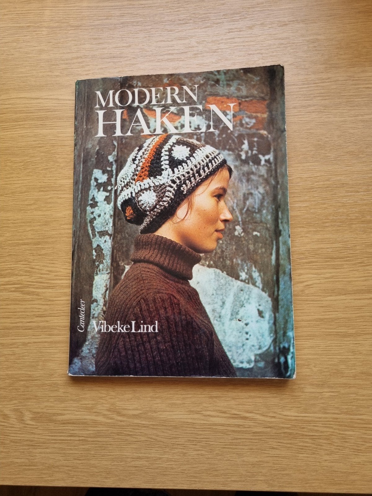 Modern Haken - Vibeke Lind - Handwerkboek, Ophalen of Verzenden, Gelezen, Breien en Haken, Vibeke Lind