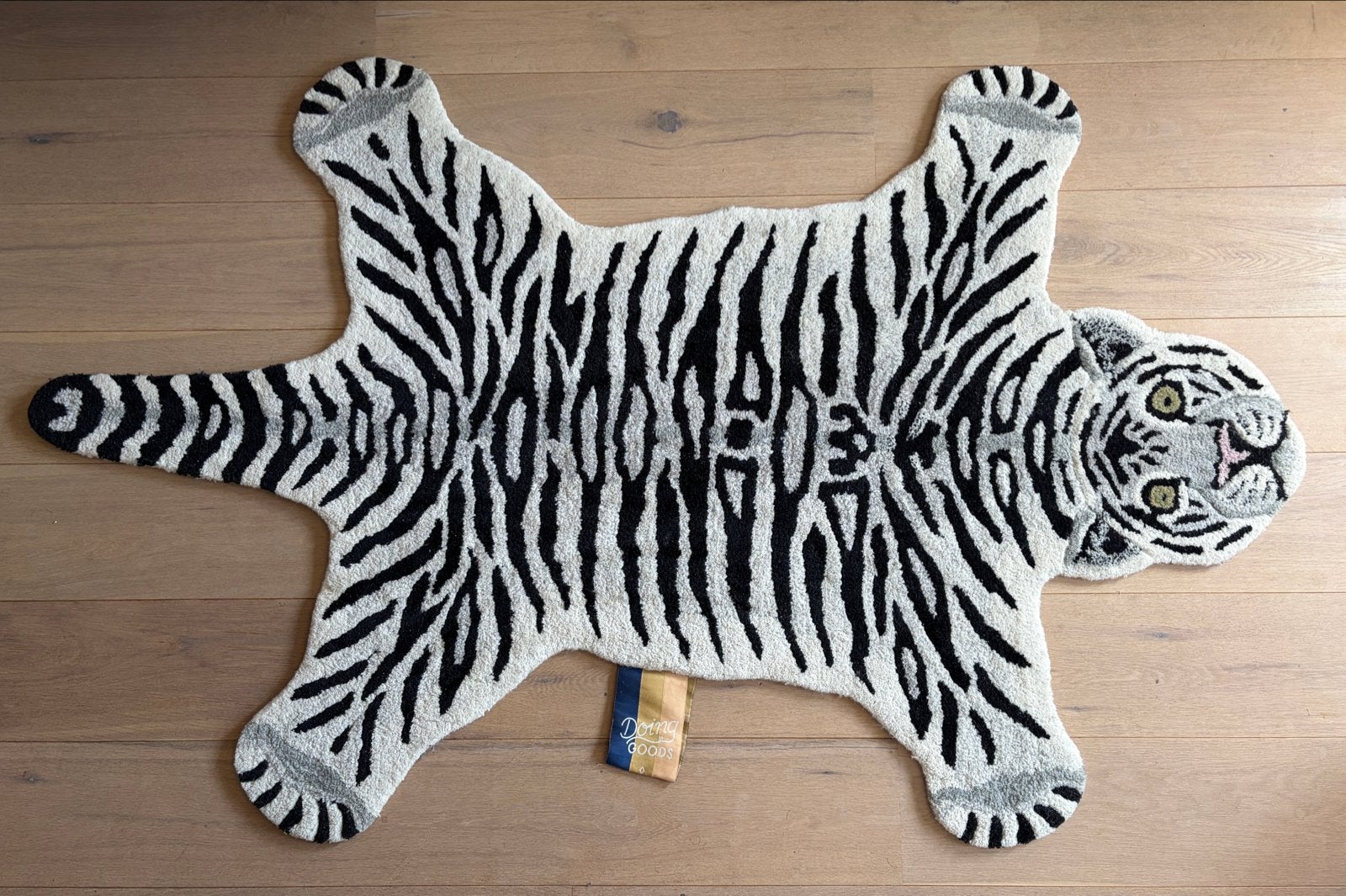 Doing Goods Vloerkleed Snowy Tiger 150x90 Wol, Huis en Inrichting, 100 tot 150 cm, Wit, Zo goed als nieuw, Overige vormen