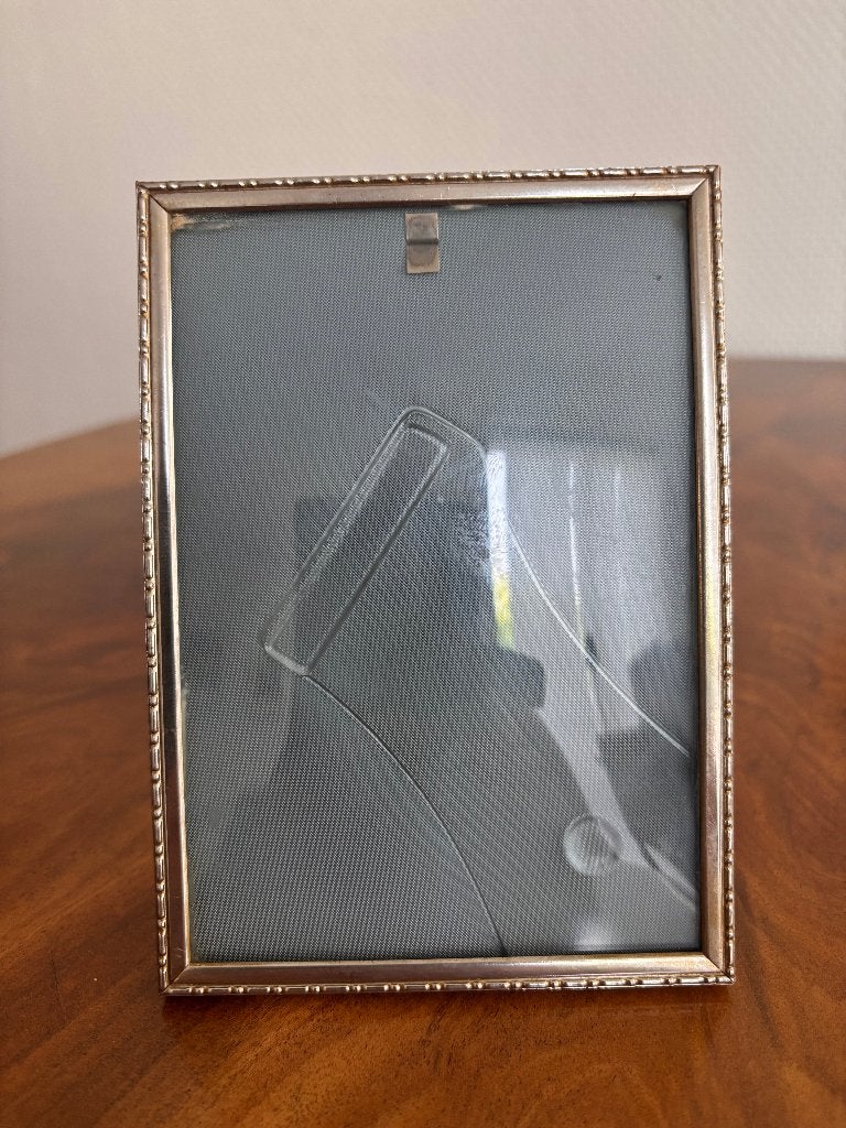 Vintage fotolijst met metalen lijst en bol glas 11*15., Antiek en Kunst, Ophalen of Verzenden