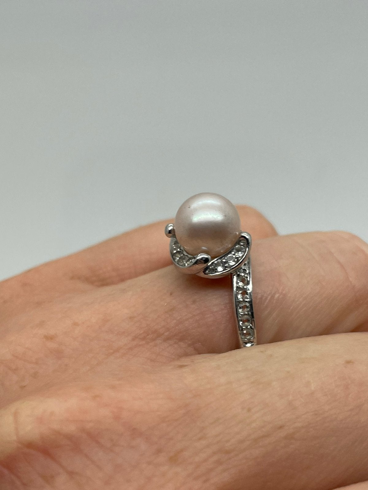 F738 Prachtige zilveren parel ring maat 21, 20 of groter, Met parel, Ophalen of Verzenden, X