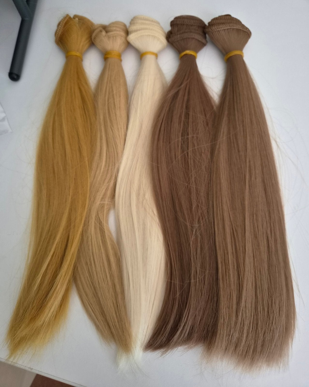 Pruiken voor poppen in diverse kleuren, Verzamelen, Ophalen of Verzenden, Nieuw, Accessoires