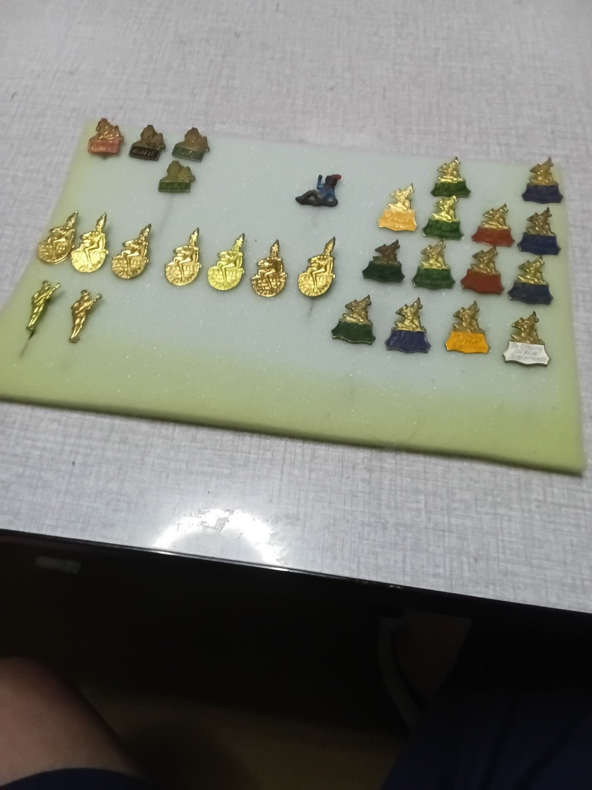 Verschillende kuifje en Efteling speldjes, Ophalen of Verzenden, Zo goed als nieuw