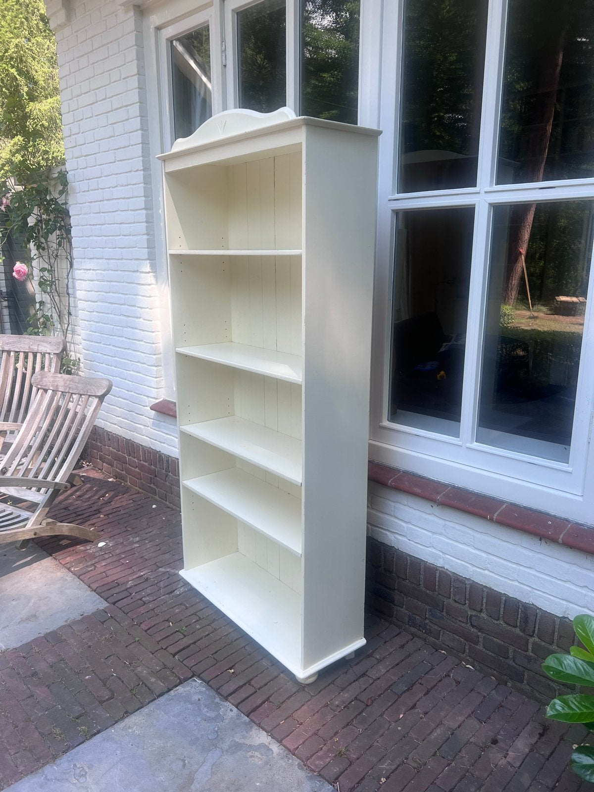 Wit/Crèmekleurige houten boekenkast met 5 planken, Huis en Inrichting, Kasten | Boekenkasten, Ophalen, Met plank(en), Gebruikt