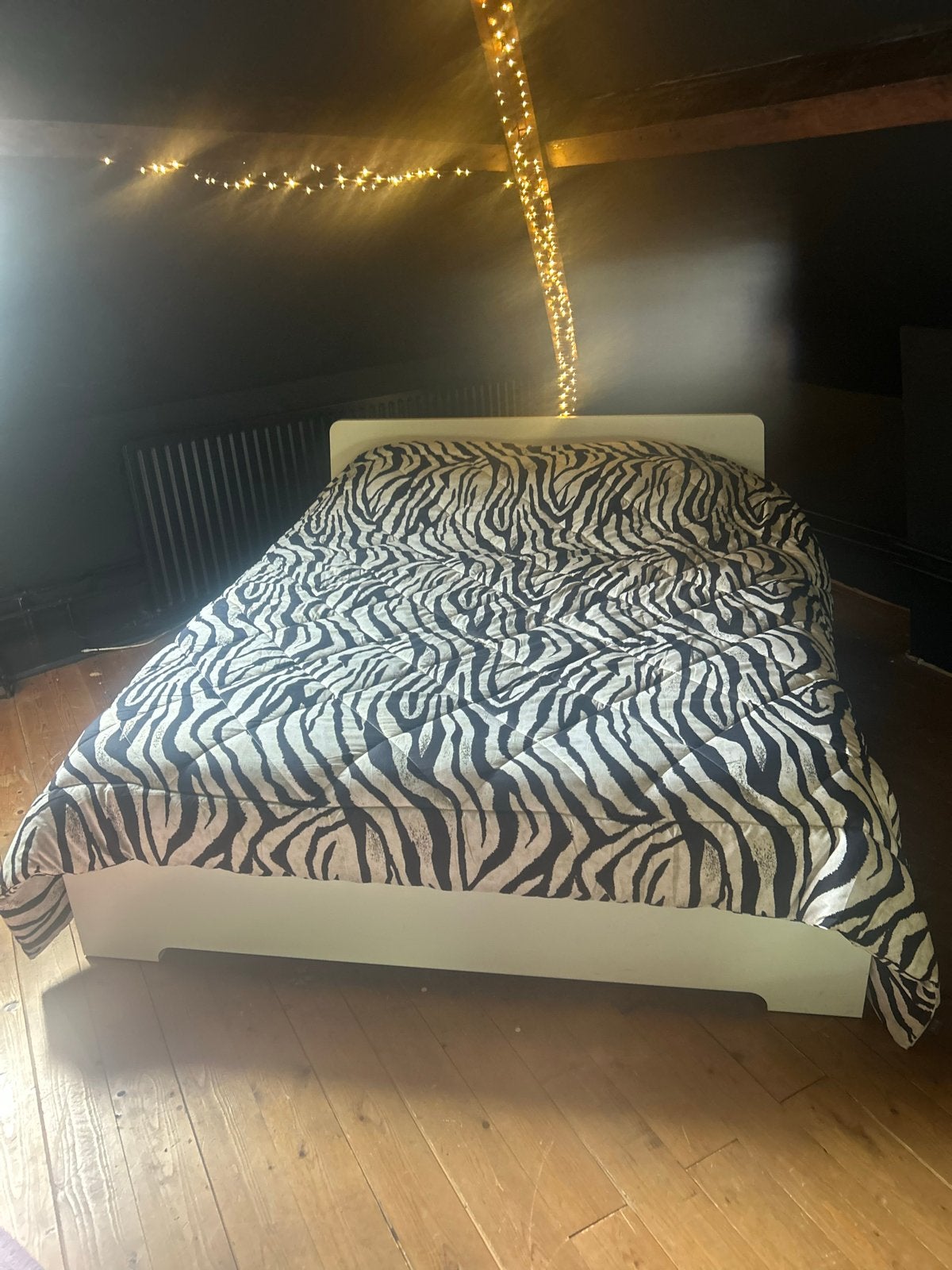 TEAB; Tweepersoonsbed 180x200 cm - Wit, Huis en Inrichting, Slaapkamer | Bedden, Ophalen, Gebruikt, Wit, Tweepersoons