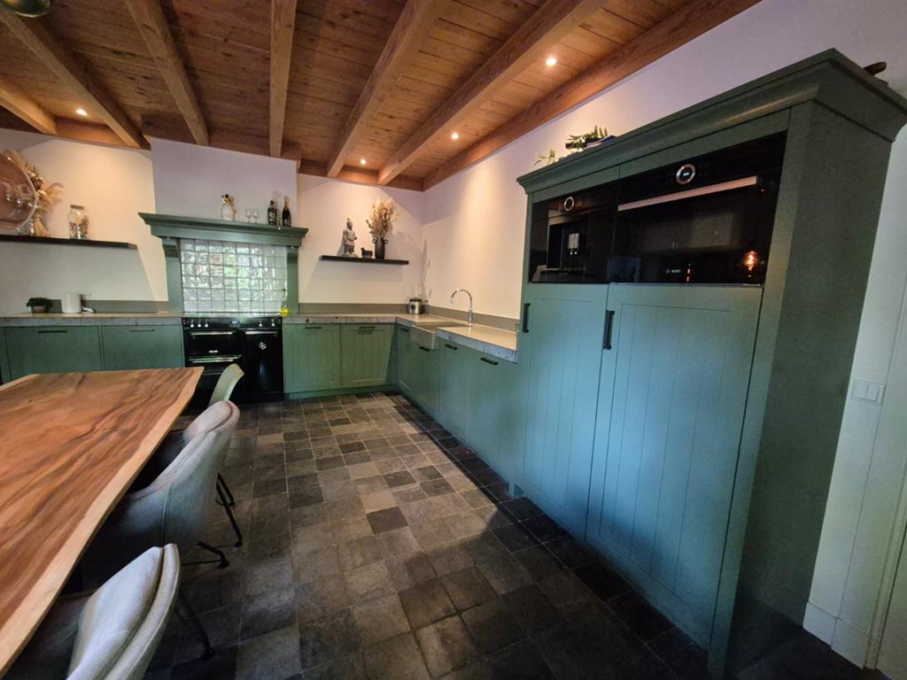 Luxe landelijke hoekkeuken met complete Bosch apparatuur, Huis en Inrichting, Keuken | Complete keukens, Ophalen, Gebruikt, Hoekkeuken