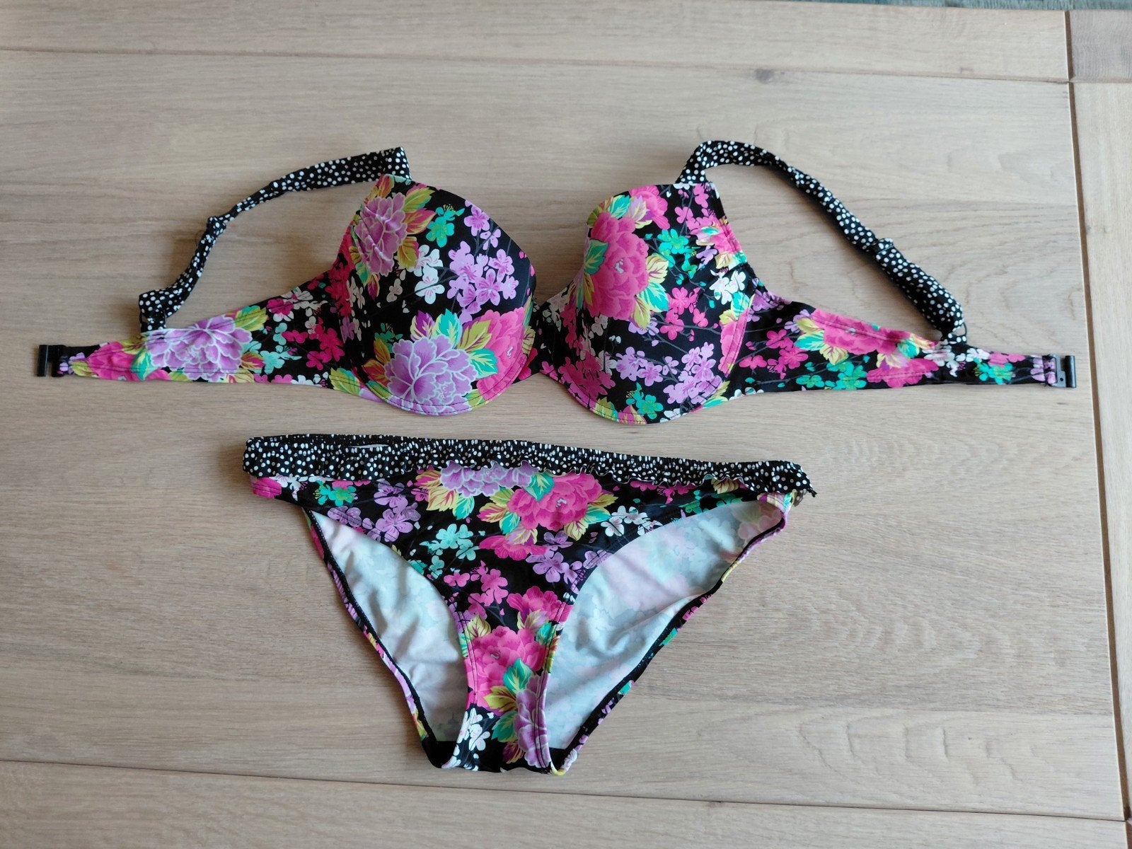 Kleurige bloem bikini Hunkemoller 85D en broekje L, Ophalen of Verzenden, Zo goed als nieuw, Bikini
