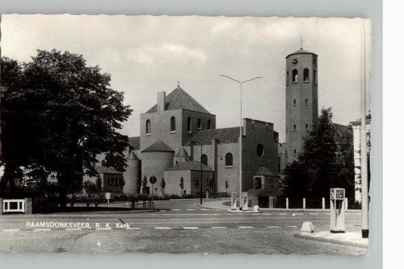 Raamsdonksveer R.k. Kerk, Verzamelen, Ansichtkaarten | Nederland, Verzenden, 1960 tot 1980, Ongelopen, Noord-Brabant