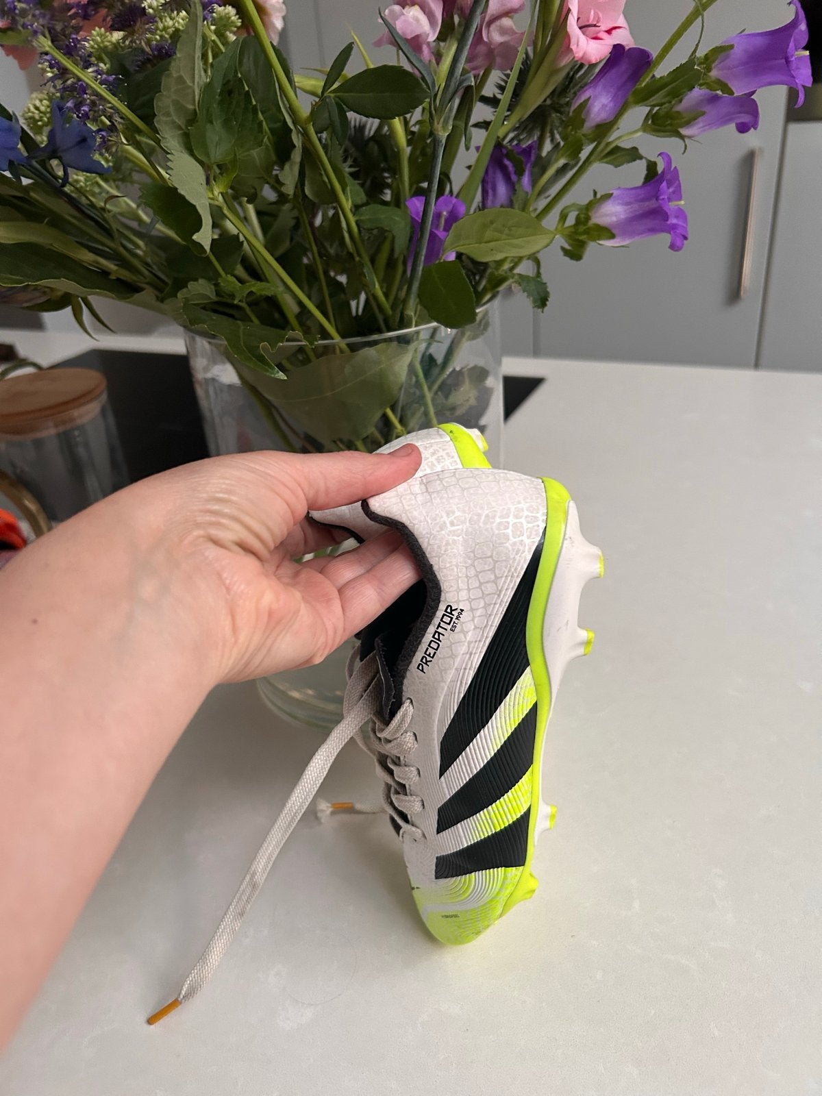 Adidas Predator voetbalschoenen - Maat 35, Ophalen of Verzenden, Zo goed als nieuw, Schoenen