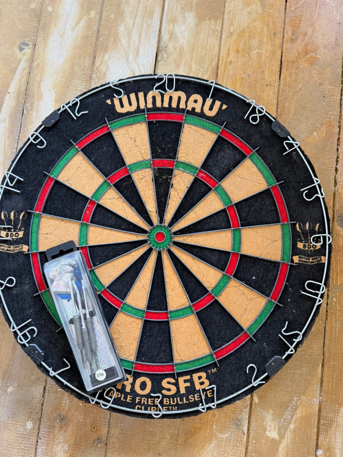 Dartsset WINMAU, Ophalen, Zo goed als nieuw, Dartbord