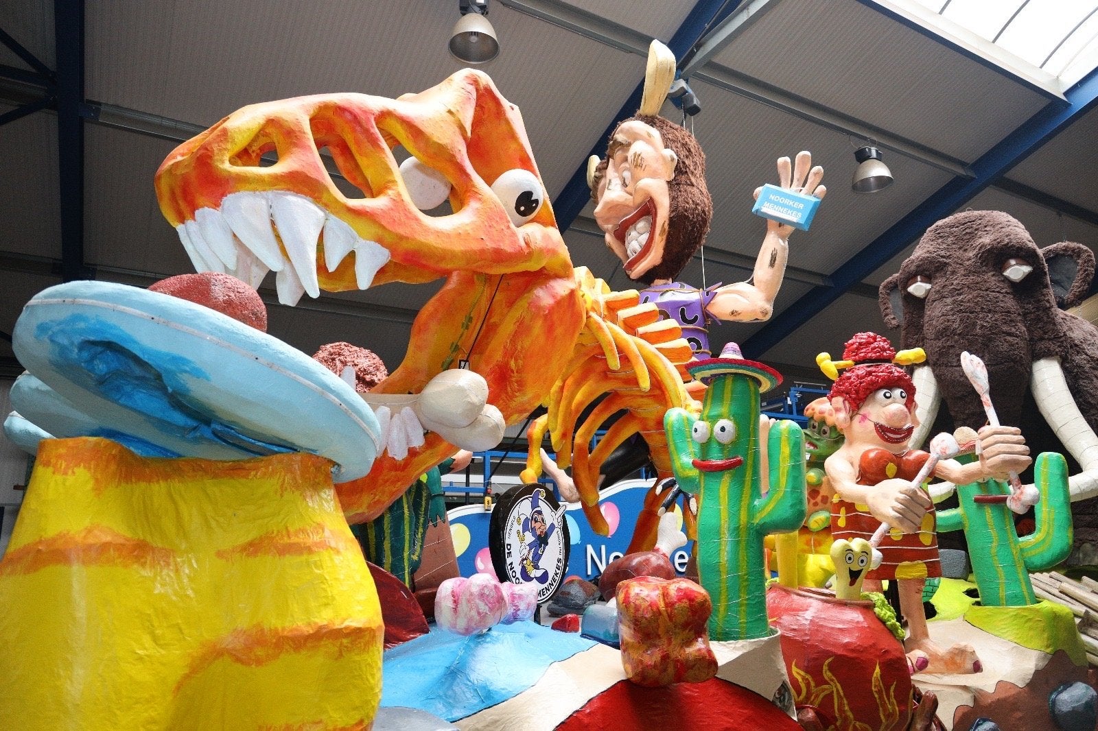 Carnavalswagen Prehistorie Thema - Dinosaurus, Mammoet, Holb, Ophalen, Gebruikt, Feestartikel, Carnaval