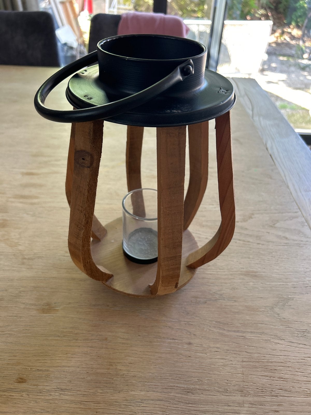 Houten lantaarn met metalen handvat, Ophalen, Gebruikt, Hout, Bruin