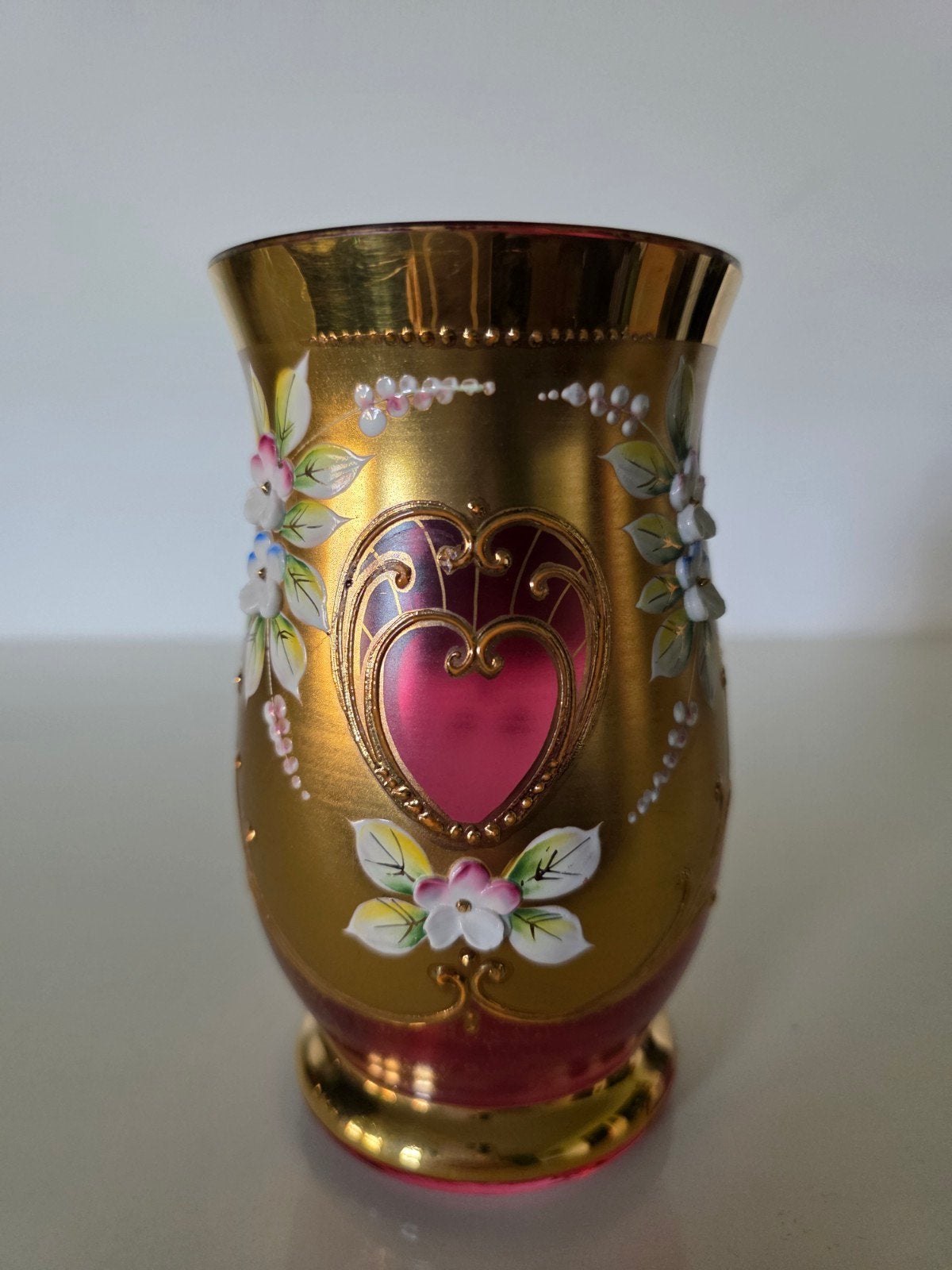 Vergulde cranberry Boheemse of Italiaanse vaas bloemetjes, Antiek en Kunst, Ophalen of Verzenden