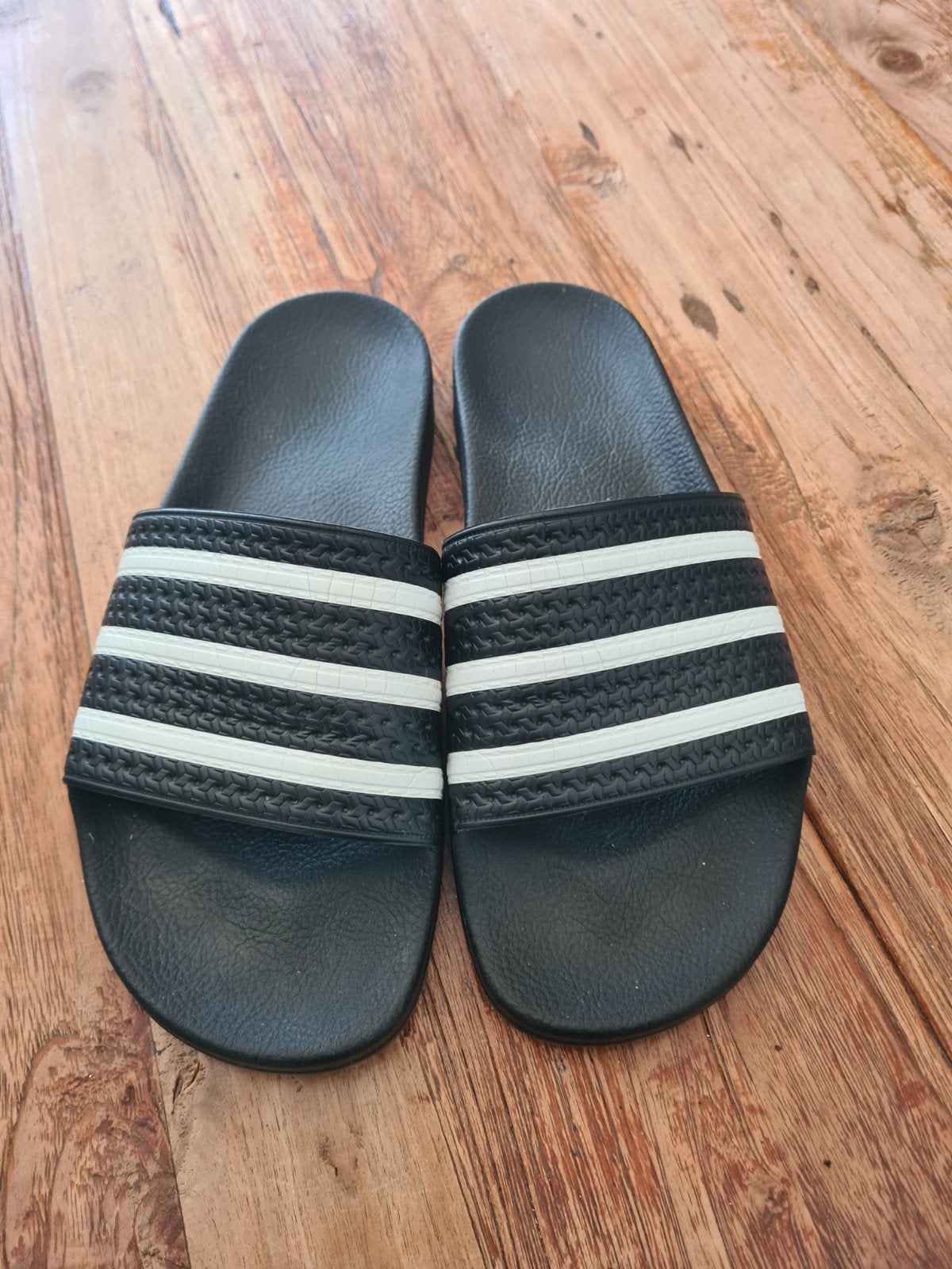 Adidas Adilette Slippers Zwart met Witte Strepen Maat 10, Slippers, Zwart, Nieuw, Ophalen of Verzenden