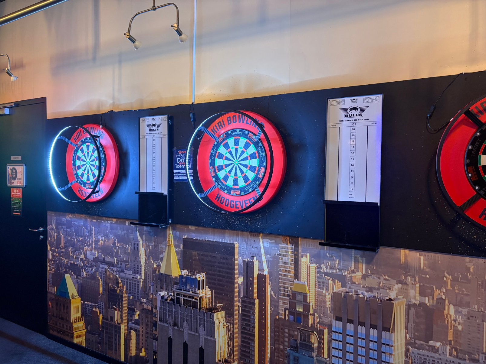 Darts schrijfbord met tablet en beker houders, Sport en Fitness, Darts, Hoofdstraat 96A, Overige typen, Nieuw, Ophalen of Verzenden