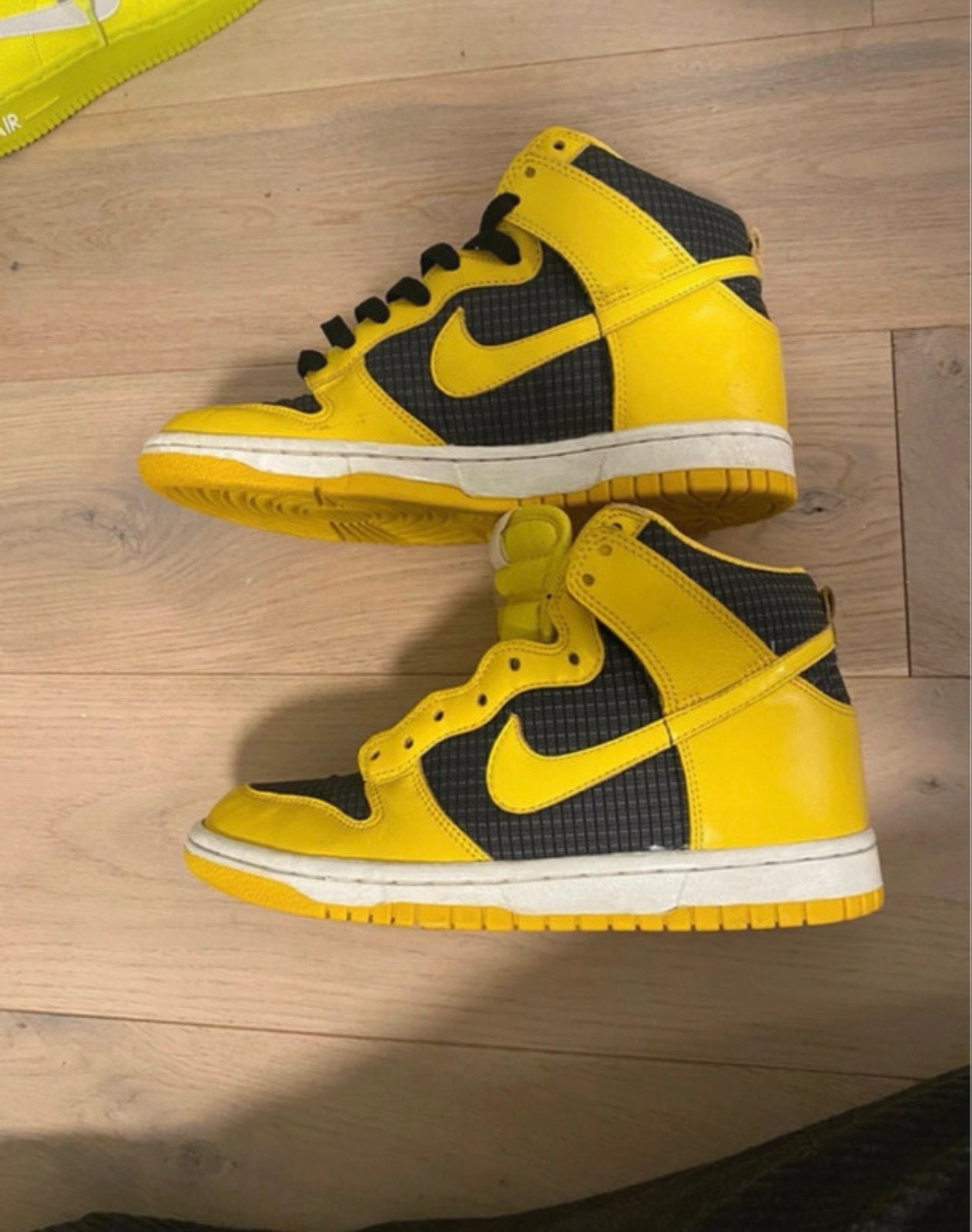 Nike Dunk High sneakers - Maat 37 - Geel/Zwart, Ophalen of Verzenden, Gedragen, Geel, Sneakers of Gympen