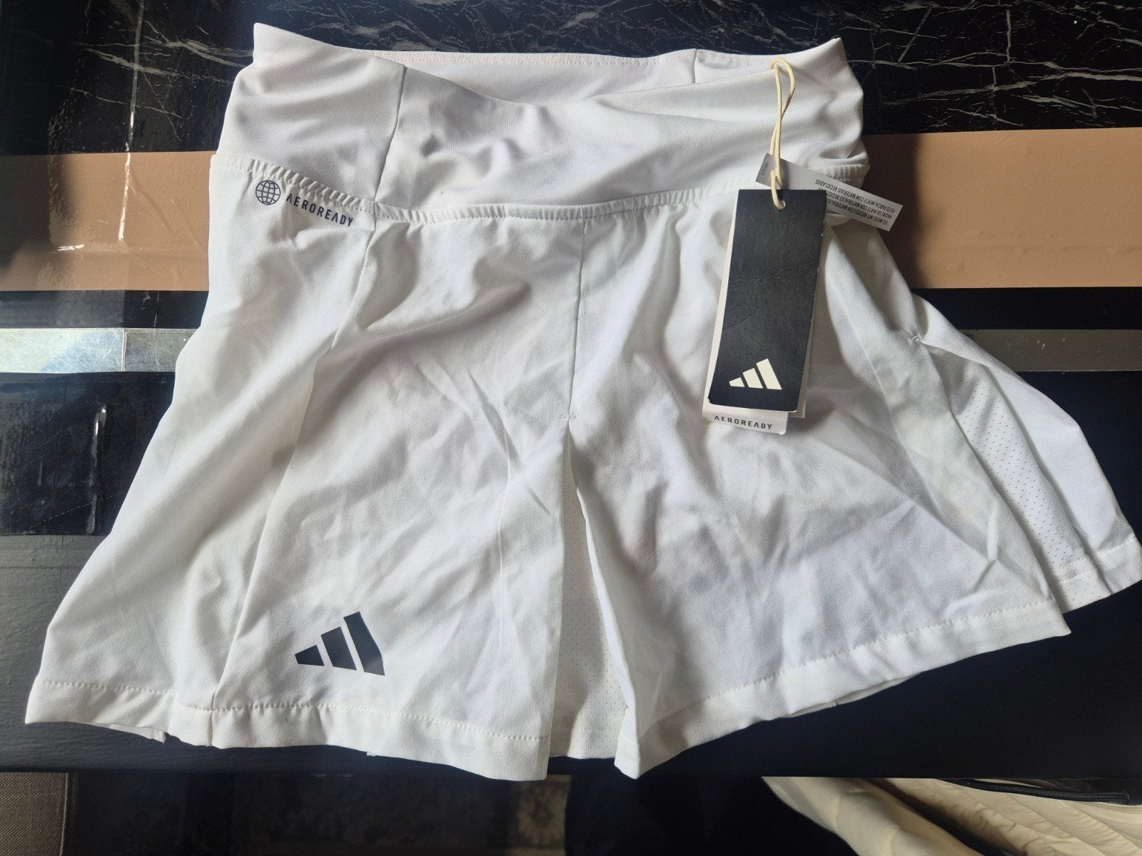 Adidas Club Pleatskirt - Tennisrokje met geïntegreerde short, Adidas, Wit, Nieuw, Ophalen of Verzenden