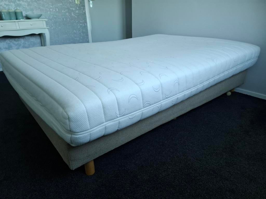 Gratis logeerbed boxspring, Huis en Inrichting, Slaapkamer | Boxsprings, Ophalen, Gebruikt, Tweepersoons, 140 cm