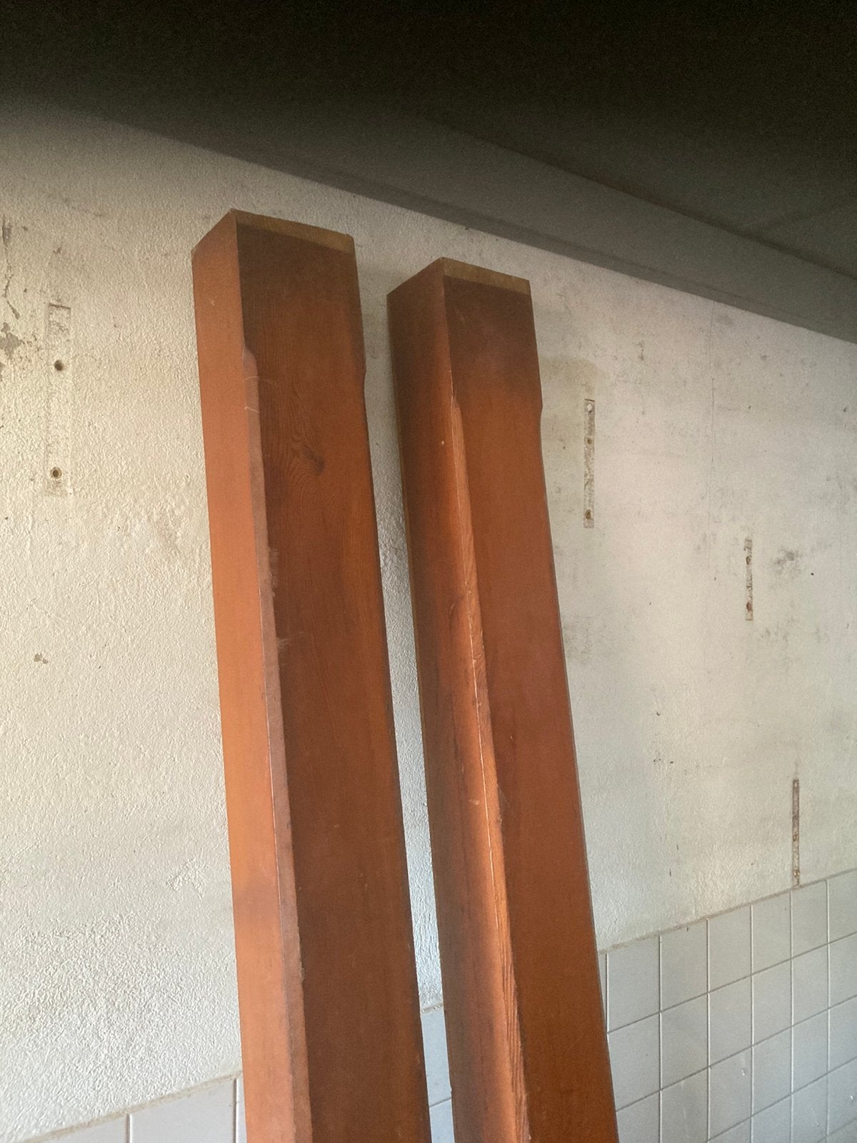 2 houten balken lengte 241 cm 145 x 182 mm, Tuin en Terras, Ophalen, Zo goed als nieuw, 180 tot 250 cm, Balken