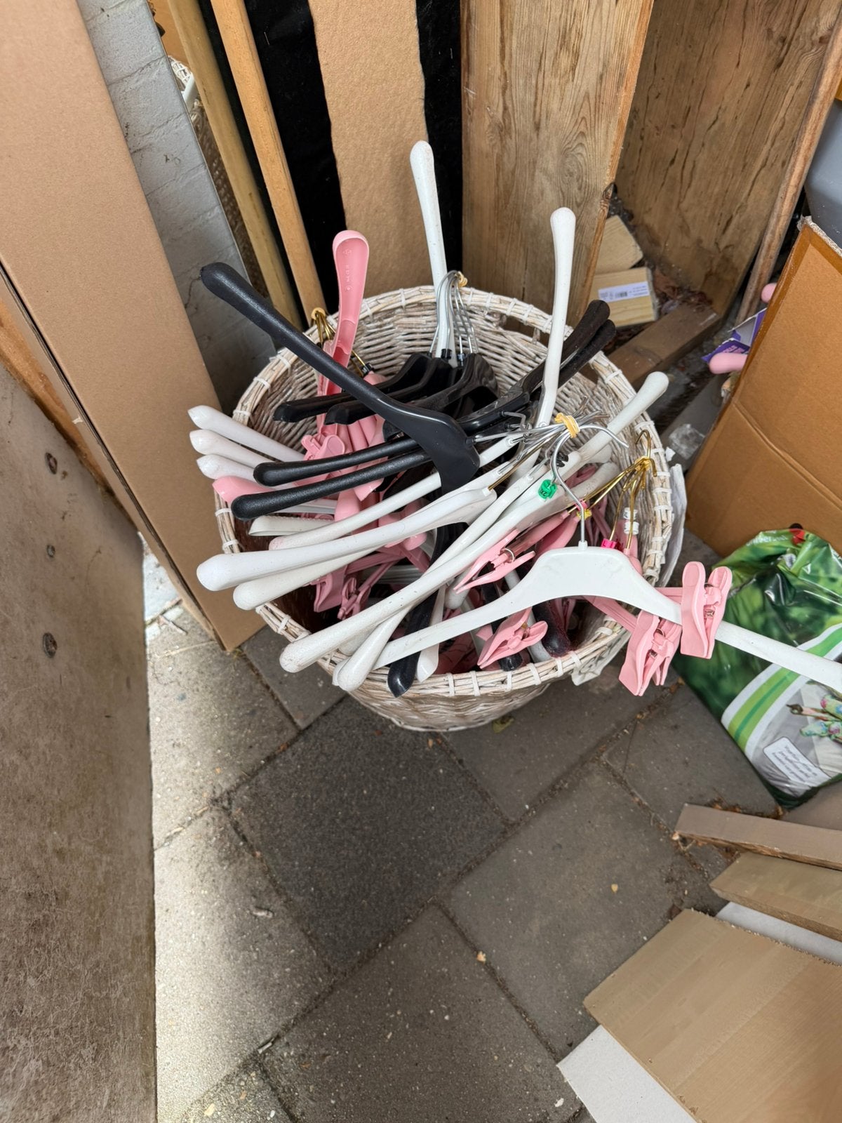 Gratis kledinghangers, Ophalen, Zo goed als nieuw, Kunststof