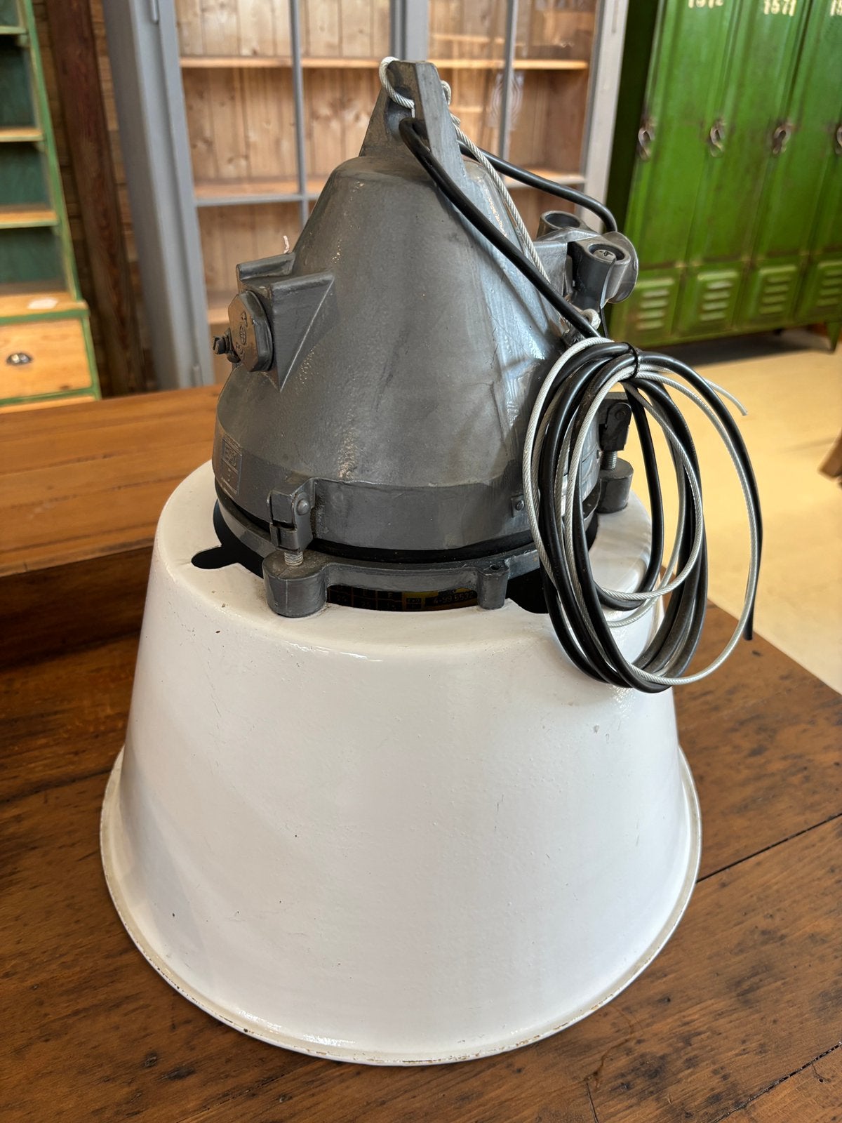 Industriele hanglamp, Lamp met witte kap, Robuuste lamp, Ophalen, Zo goed als nieuw, Minder dan 50 cm