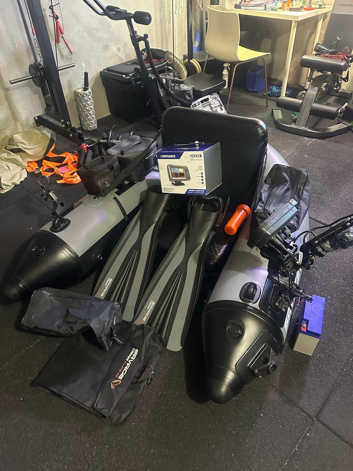 Savage Gear High Rider Bellyboat met Lowrance Fishfinder, Watersport en Boten, Ophalen, Zo goed als nieuw, Complete set