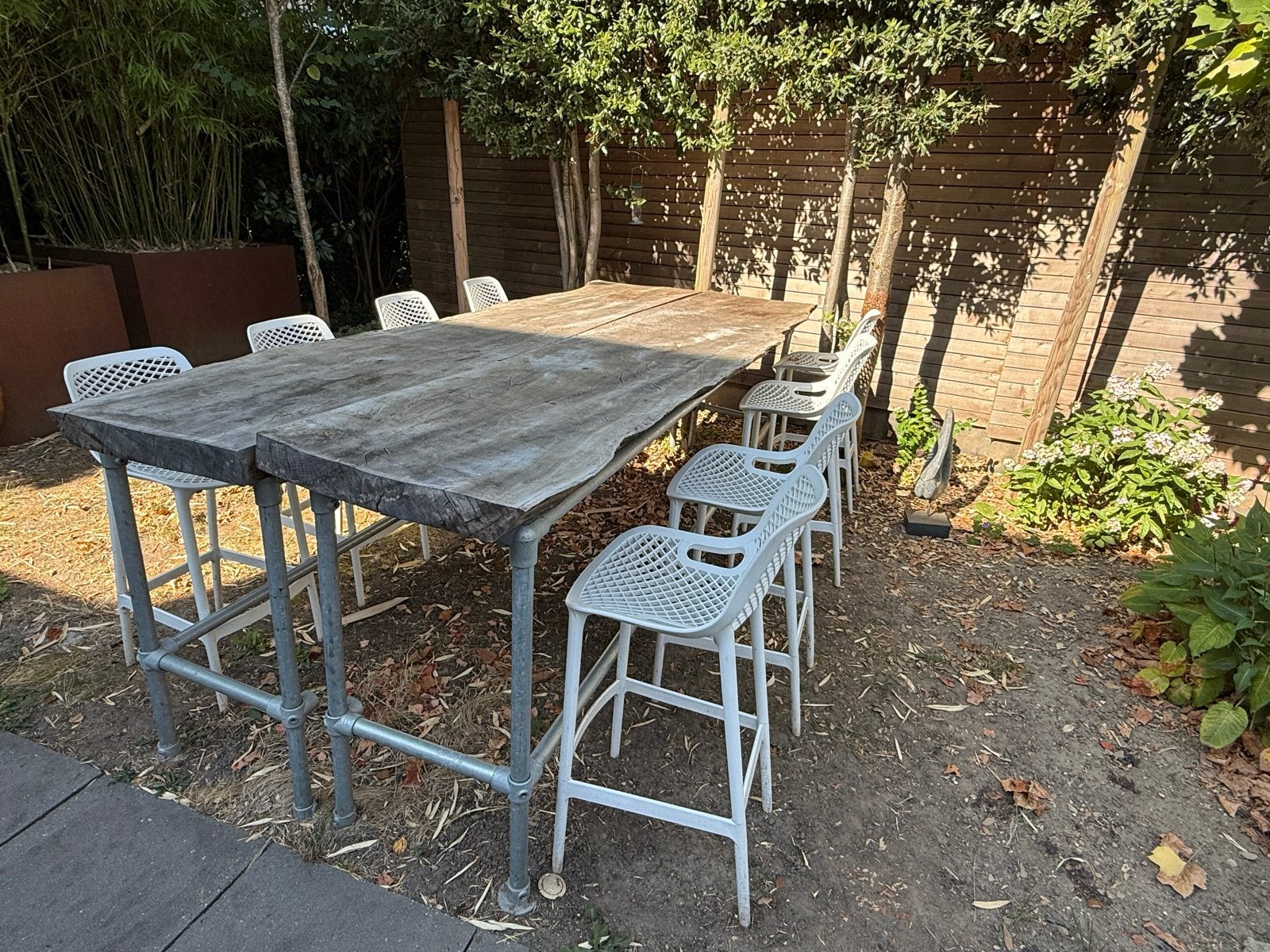 Robuuste houten bartafel met metalen onderstel, Ophalen, Gebruikt, Rechthoekig, Hout