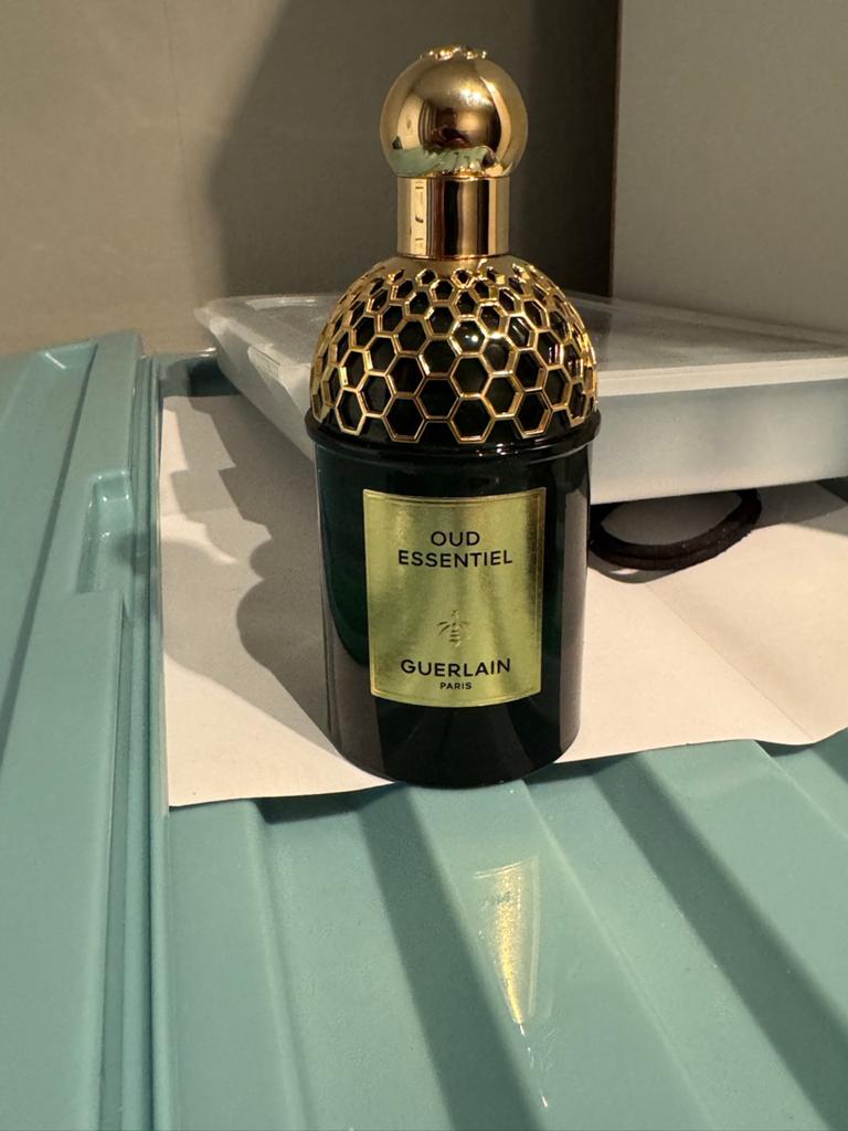 Guerlain Absolus Allegoria Oud Essentiel, Sieraden, Tassen en Uiterlijk, Uiterlijk | Parfum, Ophalen of Verzenden, Zo goed als nieuw