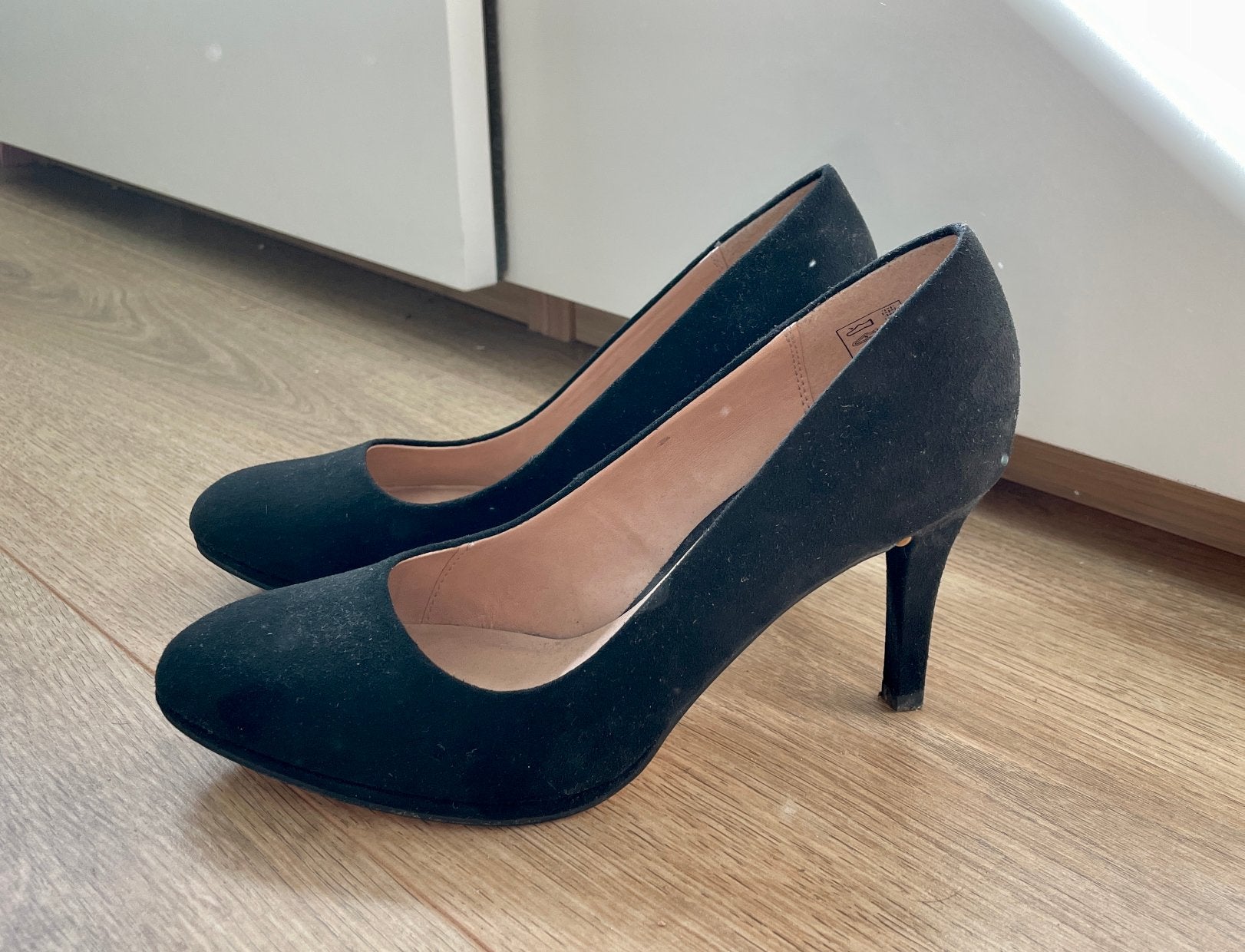 Zwarte Emilio Luca X red Pumps, maat 40, Kleding | Dames, Ophalen of Verzenden, Zo goed als nieuw, Zwart