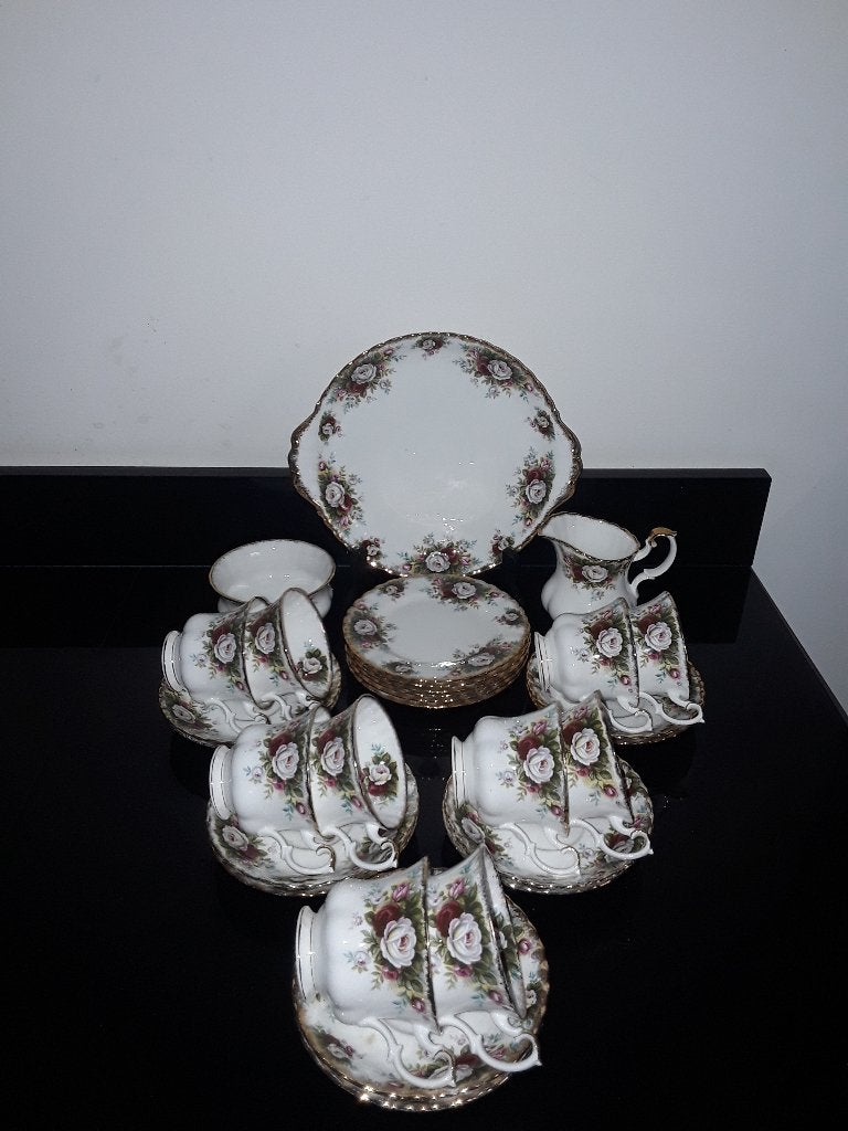 Royal albert Celebration, Antiek en Kunst, Antiek | Servies los, Verzenden