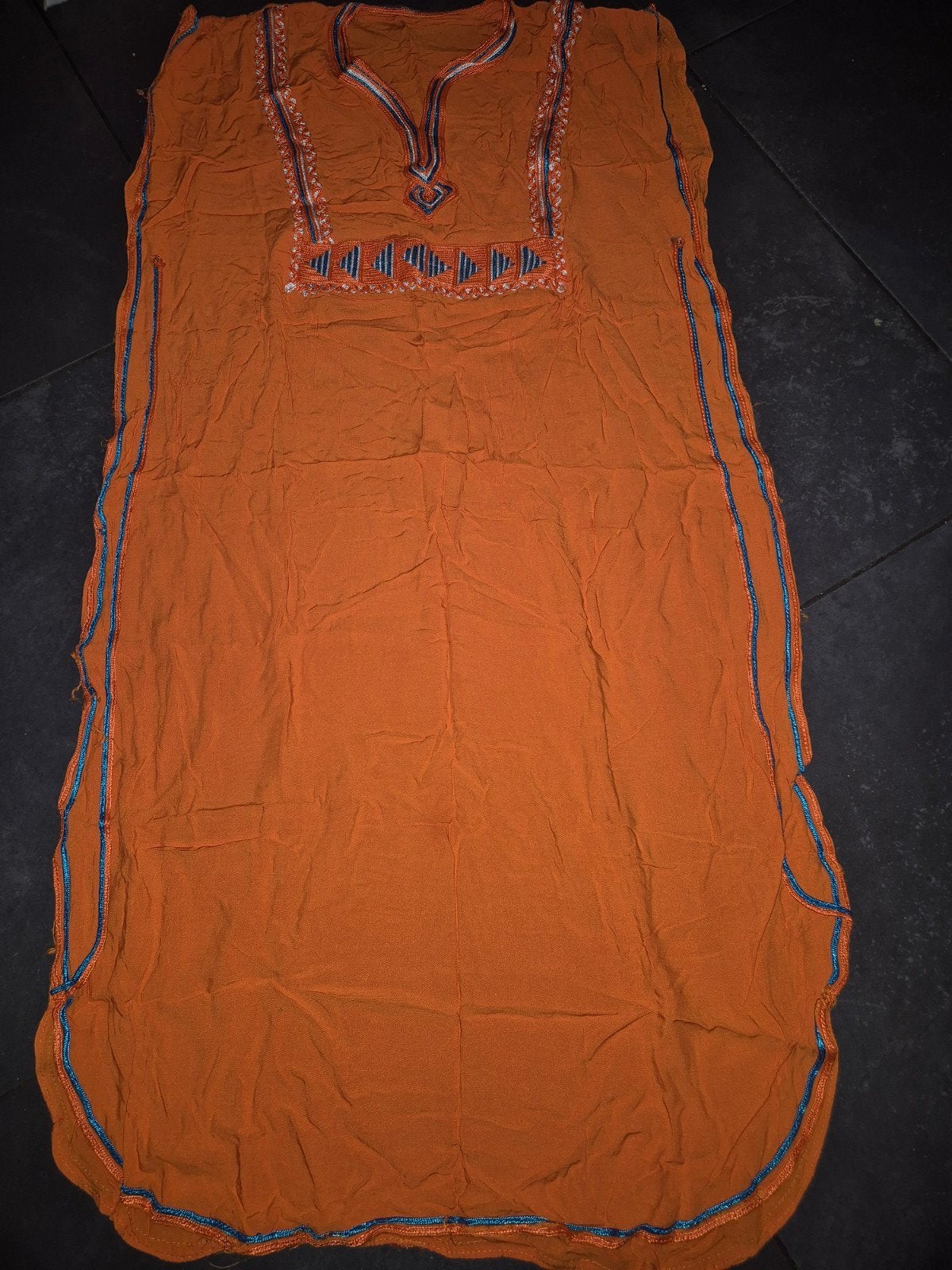 Oranje kaftan met blauw borduursel, Maat 38/40 (M), Oranje, Ophalen of Verzenden, Onder de knie