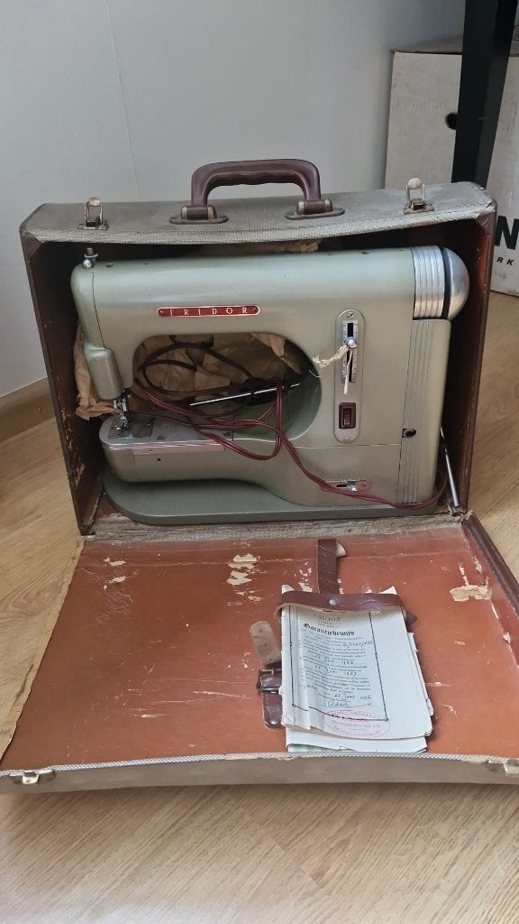 Vintage Fridor Stitchmaster Naaimachine met Koffer, Ophalen